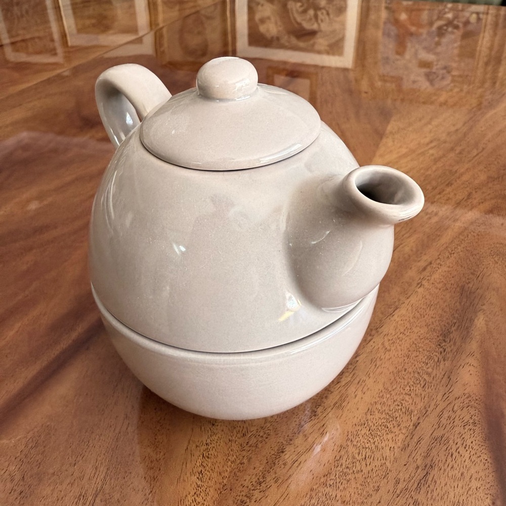 Pier 1 Cream Teapot Set. Good preloved condition